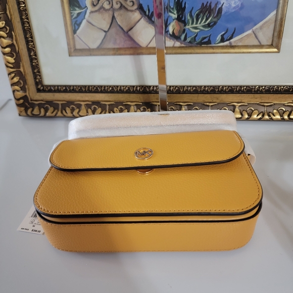 NWT Micheal kors Jet Set Flap crossbody